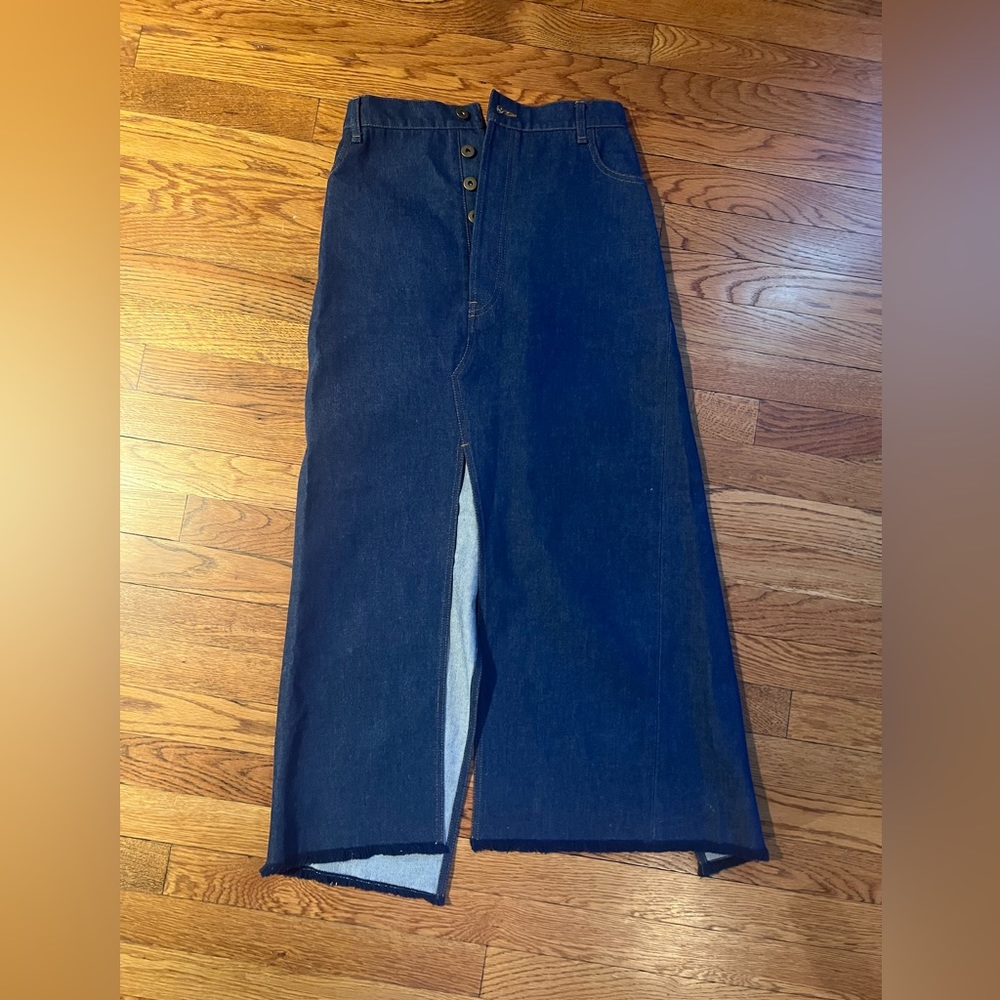 A détacher jean skirt. Size 6
